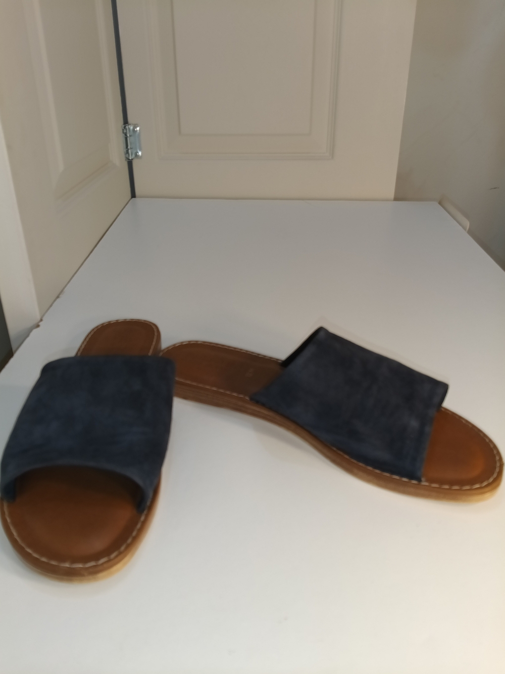 Bella Vita Italian-Made Black Slide Sandals • Size 12M 🇮🇹.